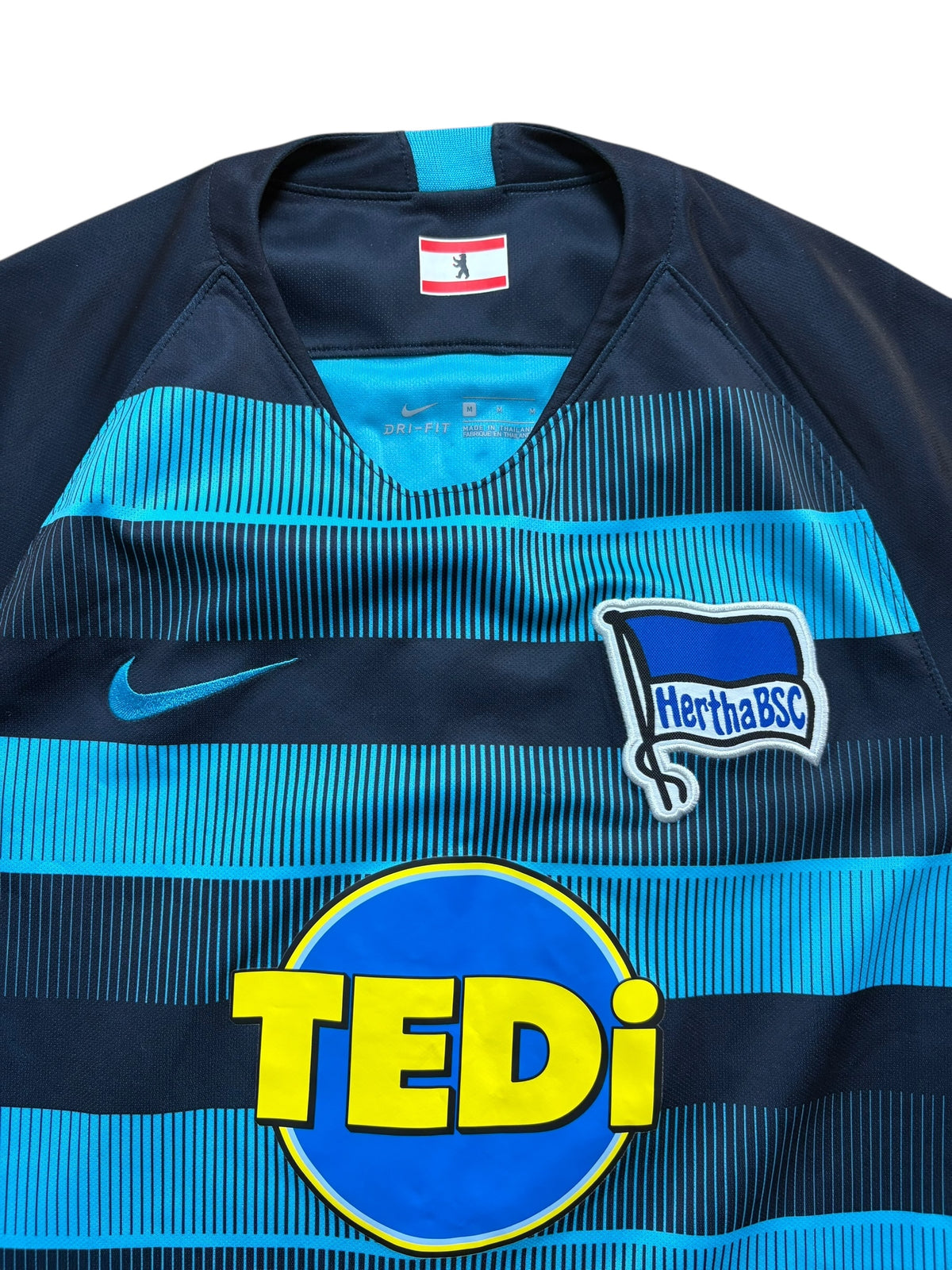 Nike Hertha BSC Berlin 2018-19 Auswärts-Trikot Gr. M Nr. 4 – Bild 3