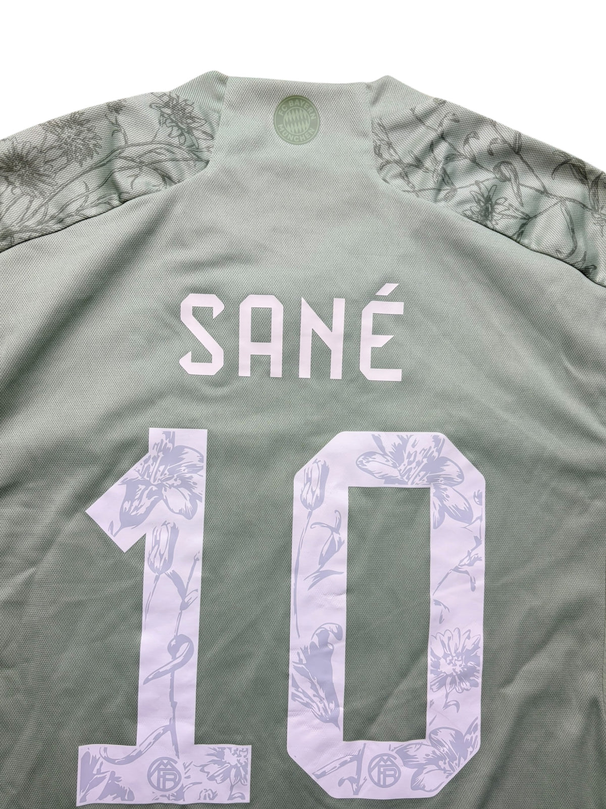 FC Bayern München 2023-24 Oktoberfest-Trikot Sane 10 Gr. L – Bild 3