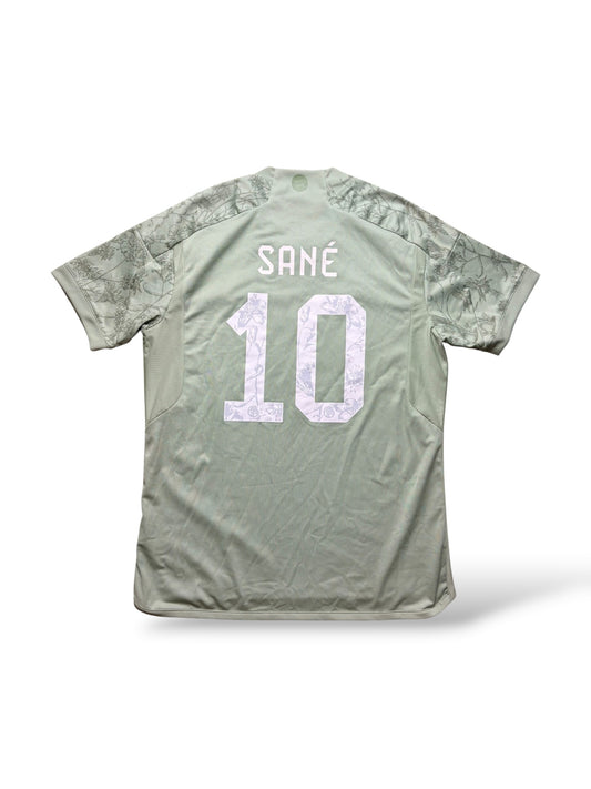 FC Bayern München 2023-24 Oktoberfest-Trikot Sane 10 Gr. L – Bild 1