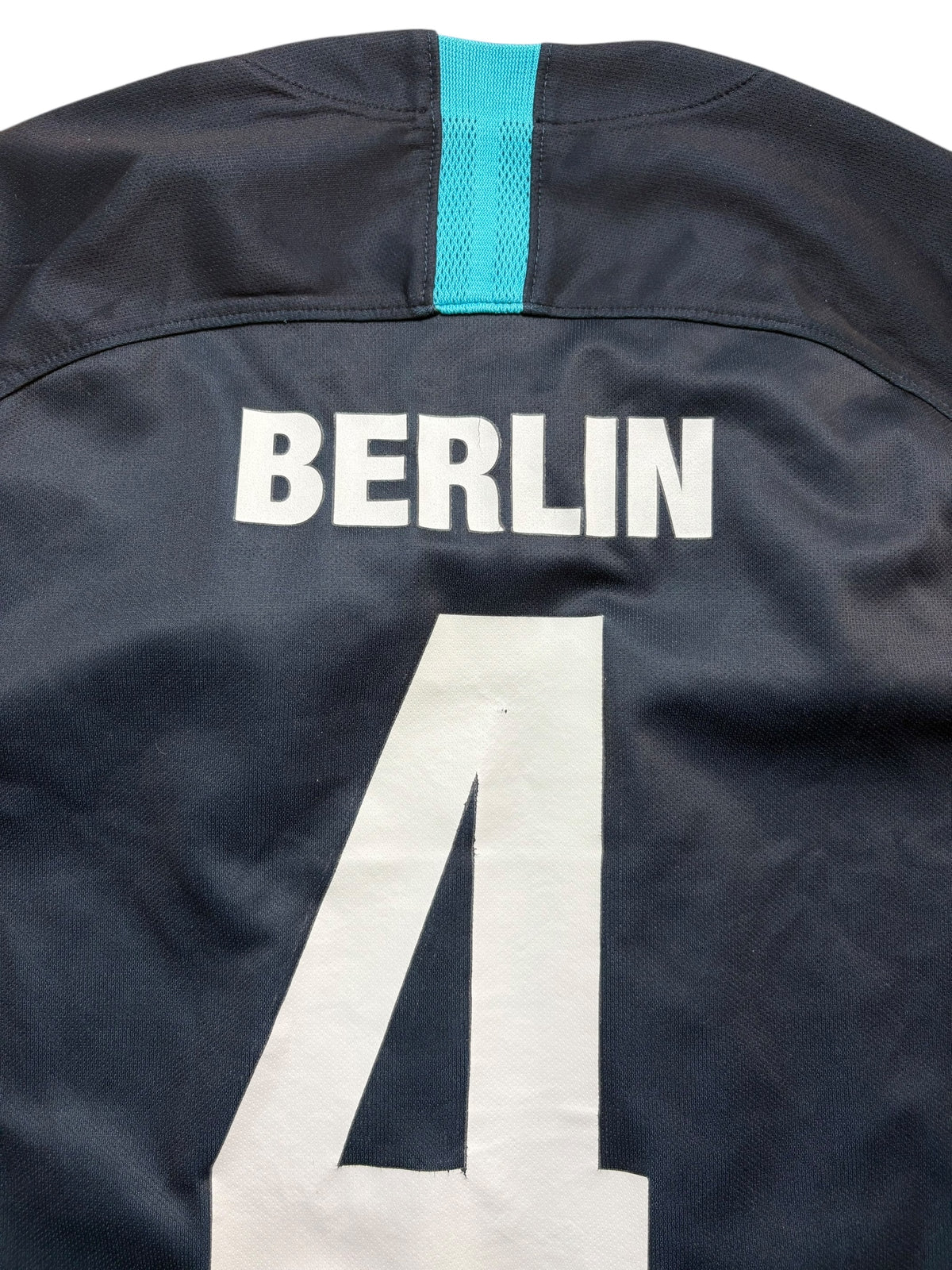 Nike Hertha BSC Berlin 2018-19 Auswärts-Trikot Gr. M Nr. 4 – Bild 8