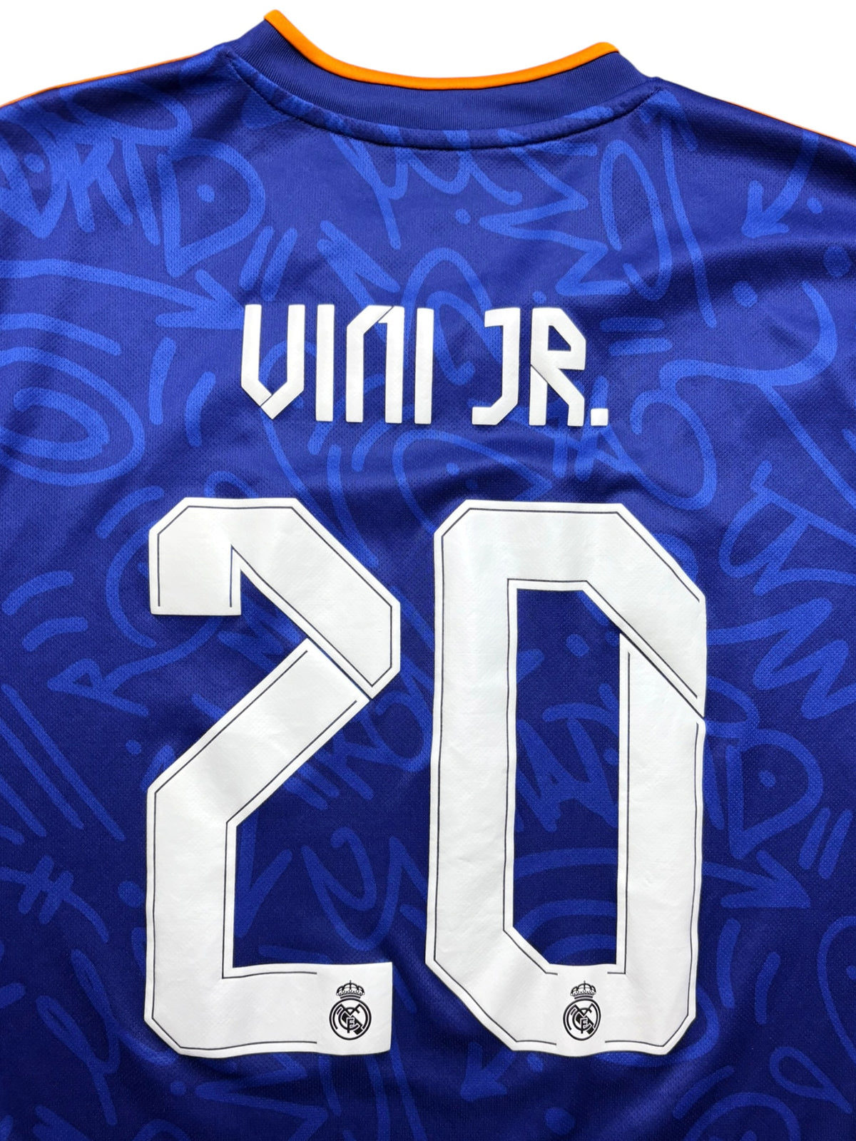 Real Madrid 2021-22 Auswärtstrikot Vinicius JR. 20 Gr. L – Bild 3